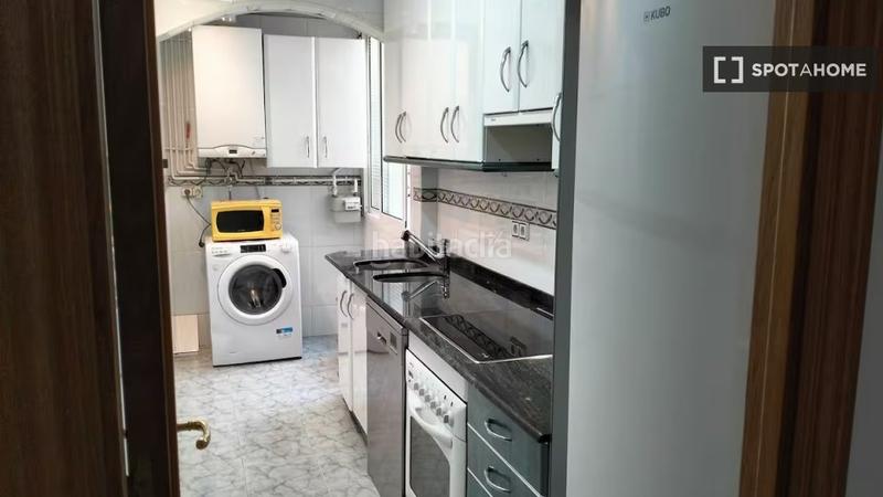 Foto d7290715-db69-4a8c-812f-9199c5447bd6. Rent flat with heating in Guinardó Barcelona
