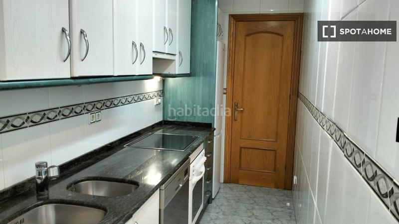 Foto db2fb202-4806-44b1-8a19-0d36a331cfb0. Rent flat with heating in Guinardó Barcelona