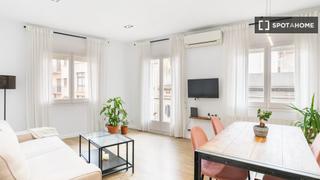 Rent Flat in El Camp de l´Arpa del Clot. Piso de 2 habitaciones en alquiler en el camp de larpa del clot