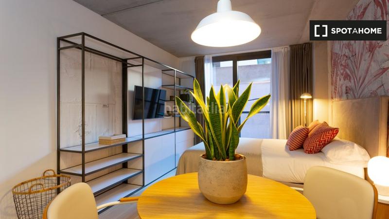 Foto b108fb4a-c8a6-410e-acf7-402770858f80. Alquiler piso estudio amueblado en un coliving en Barcelona