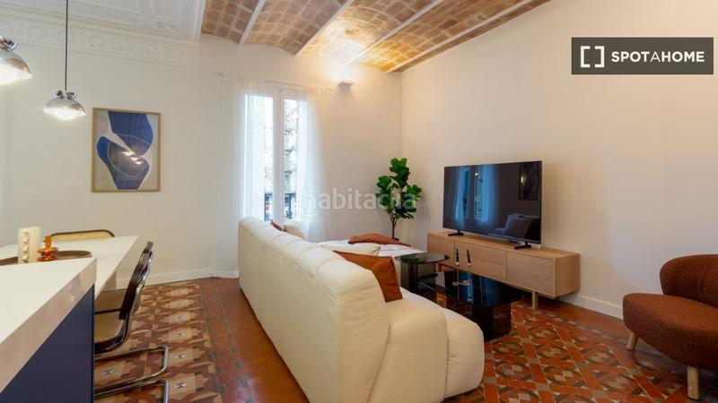 Foto bf6e0697-16e3-4384-b6ec-e208f160bc31. Alquiler piso  en alquiler de 4 habitaciones en la dreta de leixample en Barcelona