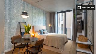 Rent Flat in Fort Pienc. Estudio amueblado en un coliving en barcelona