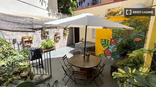 Rent Flat in El Camp de l´Arpa del Clot. Piso de 2 habitaciones en alquiler en el clot, barcelona