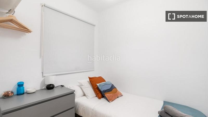 Foto 209e3c64-f44e-4e6e-b1bb-341bc43d4e79. Alquiler piso  de 2 habitaciones en alquiler en Sant Antoni, en Barcelona