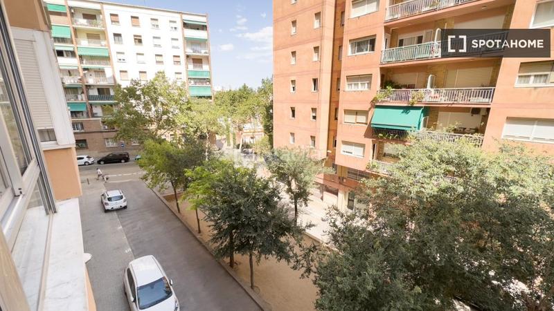 Foto 6e263d87-8652-47a6-8e76-6ecaef022e81. Lloguer pis amb calefacció a Turó de la Peira Barcelona