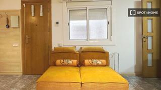 Lloguer Pis a La Florida. Apartamento de 2 habitaciones en les planes, barcelona