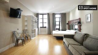 Alquiler Piso en St. Pere - Sta. Caterina - El Born. Elegante estudio en alquiler en el born, barcelona.