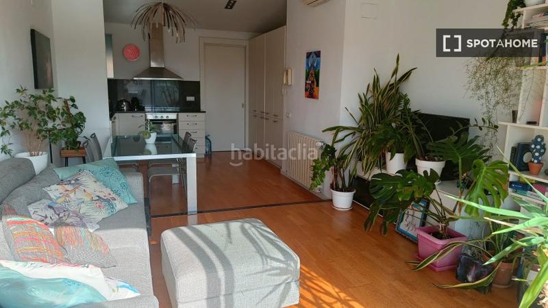 Foto 2f2beb42-631f-4c14-b8ac-8f07cb22f179. Miete etagenwohnung mit heizung in El Camp de l´Arpa del Clot Barcelona