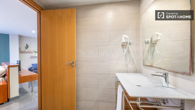 Foto 5bcf74f3-04b5-49ef-bfa4-6db8bf6ed827. Alquiler piso encantador estudio en alquiler en el Raval, en Barcelona