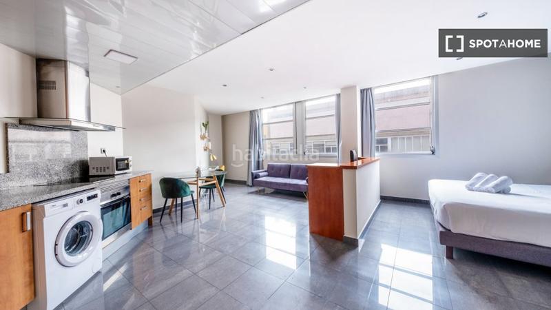 Foto c8feac79-7a52-4c61-90e6-fb0c13c4d6d0. Alquiler piso luminoso estudio en alquiler en el Raval, en Barcelona