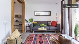 Lloguer Pis a Sant Antoni. Se alquila piso de 2 habitaciones en sant antoni, barcelona.