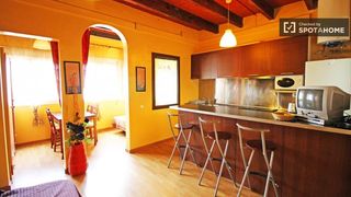 Rent Flat in St. Pere - Sta. Caterina - El Born. Estudio en alquiler en sant pere santa caterina i la ribera
