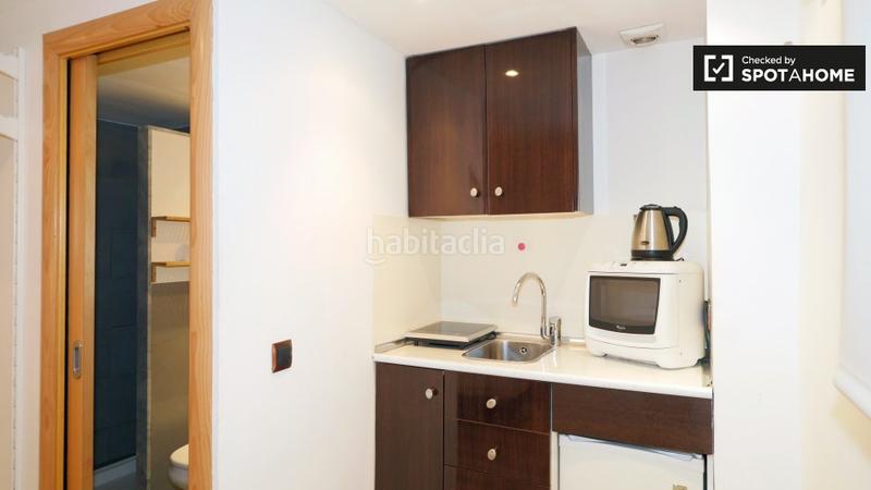 Foto b25936c7-57fc-4e30-8a9d-68f0aa13a4a3. Alquiler piso acogedor estudio en alquiler en barri Gòtic, en Barcelona