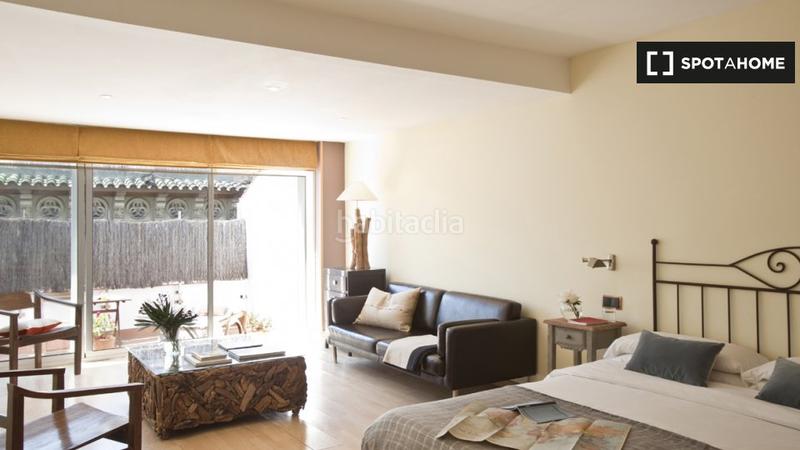 Foto 66b89f88-b524-4a31-9ca7-9b7405e2bb6d. Alquiler piso hermoso y amplio estudio en alquiler, barri Gòtic, en Barcelona