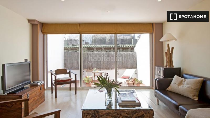 Foto d6209f2c-1820-4ec8-928b-f2f225086875. Alquiler piso hermoso y amplio estudio en alquiler, barri Gòtic, en Barcelona