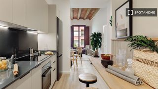 Miete Etagenwohnung in Sant Antoni. Piso en alquiler, el raval, barcelona.