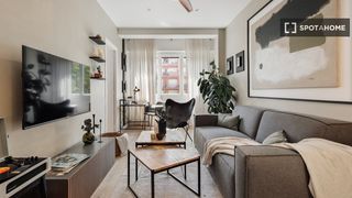 Rent Flat in Sant Antoni. Se alquila piso de 2 habitaciones en sant antoni, barcelona.
