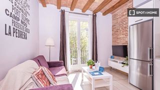 Alquiler Piso en Sant Antoni. Apartamento de 2 habitaciones en sant antoni, barcelona.