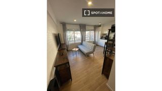 Miete Etagenwohnung in La Verneda - La Pau. Piso en alquiler de 2 habitaciones en la verneda i la pau