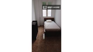 Rent Flat in Baix Guinardó. Piso en alquiler de 4 habitaciones en el baix guinardó, barcelon