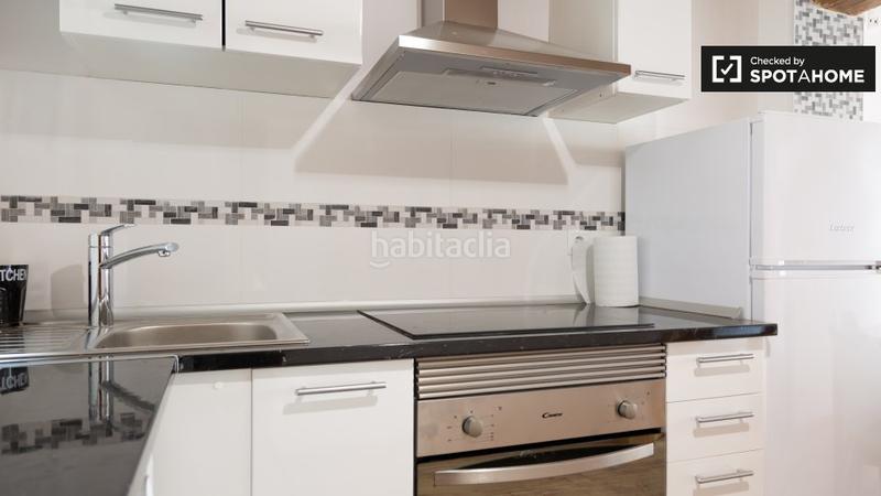 Foto fd0d7f60-e2c2-4301-b317-8dd30f4354fb. Rent flat with heating in Raval Barcelona