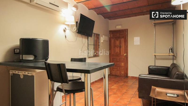Foto cfa5613d-f1f7-4c7c-a935-26d9d9614b53. Alquiler piso pintoresco estudio en alquiler en el Raval, . en Barcelona
