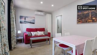 Lloguer Pis a Font de la Guatlla. Apartamento fresco de 1 dormitorio en alquiler, poblesec, barcel