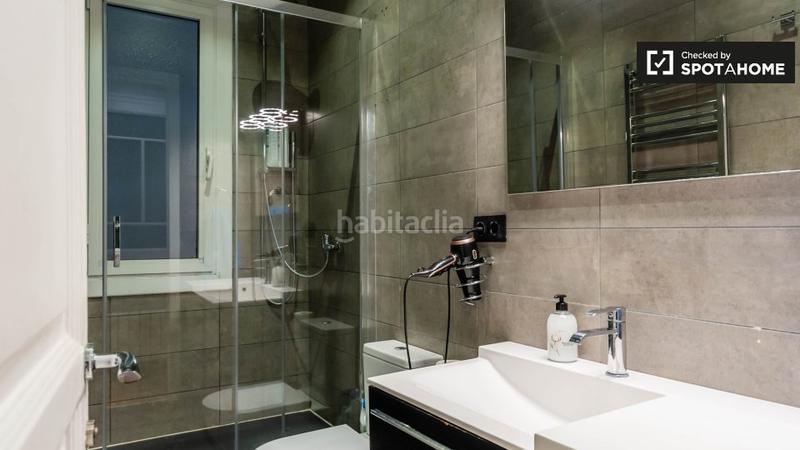 Foto d27bbdb5-26e3-4bfd-bf68-b1b3a0071f23. Alquiler piso cómodo apartamento de 2 dormitorios en alquiler en eixample dreta en Barcelona