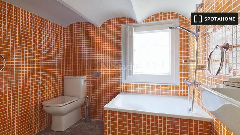 Foto 4399a50c-0e13-41e7-aebc-64c3121150d4. Alquiler piso apartamento de 4 dormitorios en alquiler en Barcelona