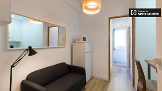 Rent Flat in El Poble Sec - Parc de Montjuïc. Piso de 2 habitaciones en alquiler en sant antoni, barcelona.