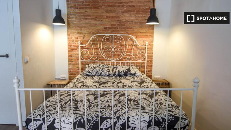 Foto 7a12fd1a-20fe-41a6-8206-42c0b5f8d339. Rent flat with heating in Raval Barcelona