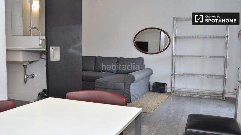 Foto a10b7640-0f50-471f-850b-fd7286d249d3. Alquiler piso  en alquiler en el Raval, en Raval Barcelona