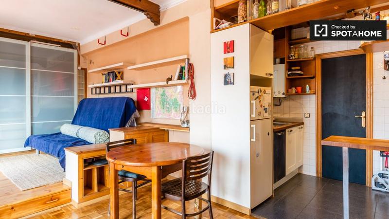 Foto bc18b562-b4cd-4dfd-81c8-581eee248fa7. Alquiler piso estudio con terraza en alquiler en sants, en Barcelona