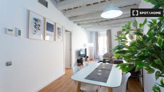 Miete Etagenwohnung in Gòtic. Apartamento de 2 dormitorios en alquiler en ciutat vella, barcel