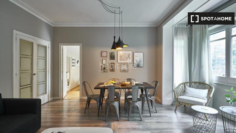 Foto 8b8e901a-0977-43e6-a51b-004e64e60679. Alquiler piso apartamento de 4 dormitorios en alquiler en Barcelona