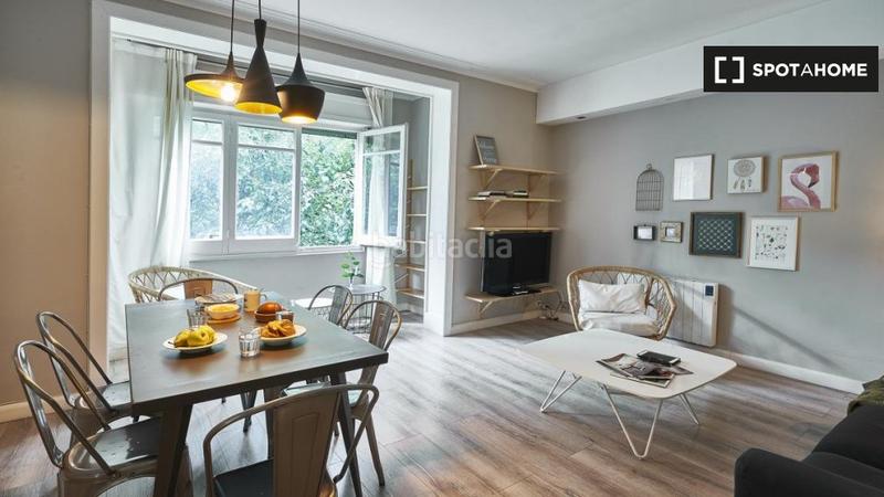 Foto b9ac176e-ad5a-42d6-9e7c-80e3878da156. Alquiler piso apartamento de 4 dormitorios en alquiler en Barcelona