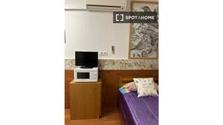 Affitto Appartamento in Collblanc. Estudio en alquiler en collblanc, barcelona