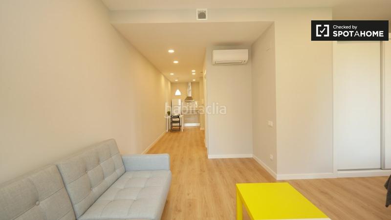 Foto b4190210-7b77-4238-991c-fa350b1e59bf. Alquiler piso elegante estudio en alquiler en Sants, en Barcelona