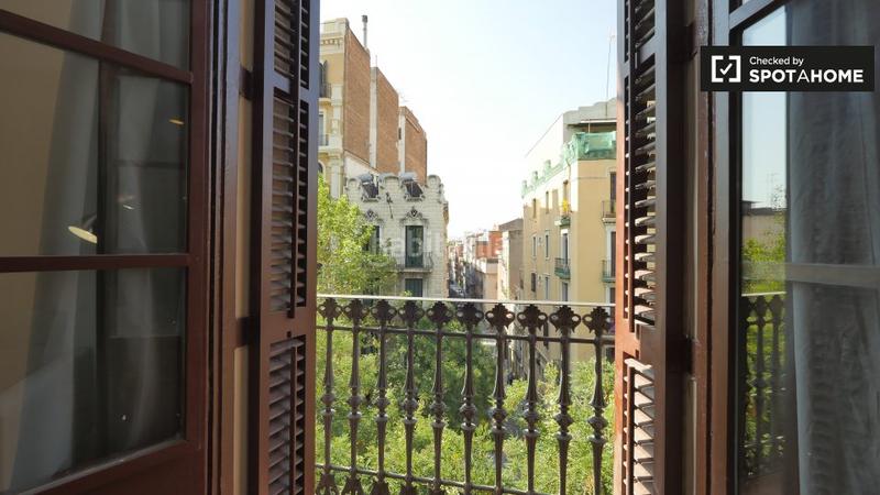 Foto f3ab0254-99c8-4879-9b4e-812b0457590f. Alquiler piso elegante estudio en alquiler en Sants, en Barcelona