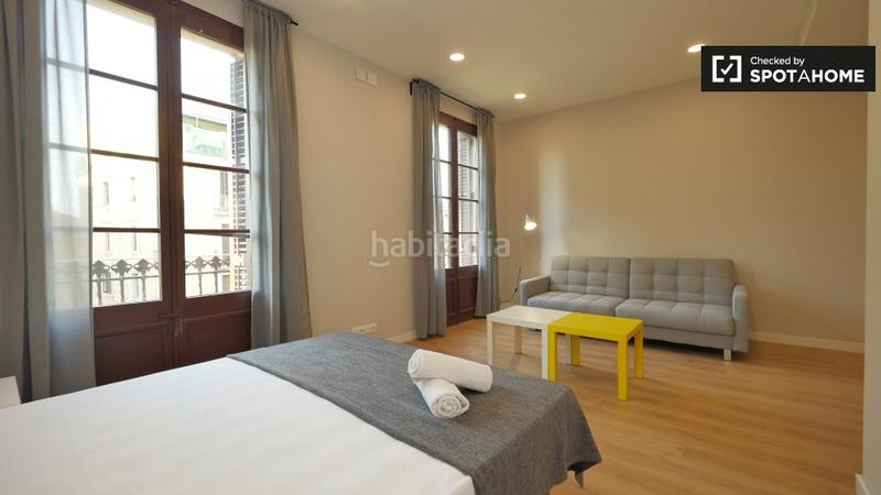 Foto 39e7083f-ade2-4aef-9887-6edd702eb7e2. Alquiler piso elegante estudio en alquiler en Sants, en Barcelona