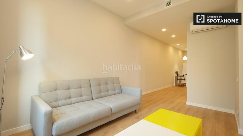 Foto 341b4ed1-9af6-4ecb-b4fa-aef240bde7a1. Lloguer pis amb calefacció a Sants Barcelona