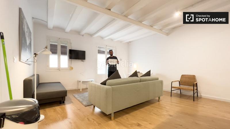 Foto 8842f6a6-888e-4da3-9a65-89c71e4ab0c0. Alquiler piso  de 2 habitaciones en alquiler en el Raval, . en Barcelona