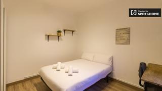 Rent Flat in Sagrada Família. Apartamento de 4 habitaciones en alquiler en la sagrada familla