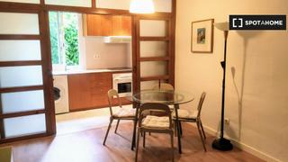 Location Appartement à St. Pere - Sta. Caterina - El Born. Situado en el centro apartamento 2 dormitorios en el borne, bace