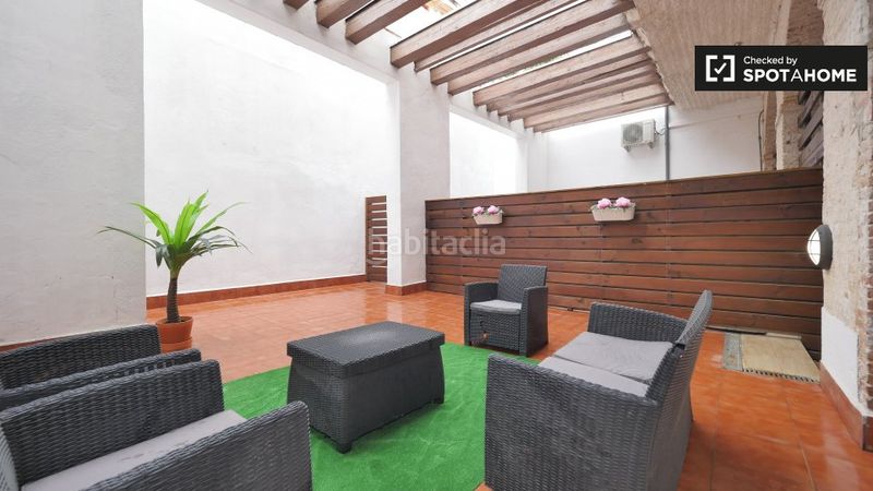 Foto ad899f21-1a87-42d2-bcf2-cdf30fa56958. Lloguer pis amb calefacció a Raval Barcelona