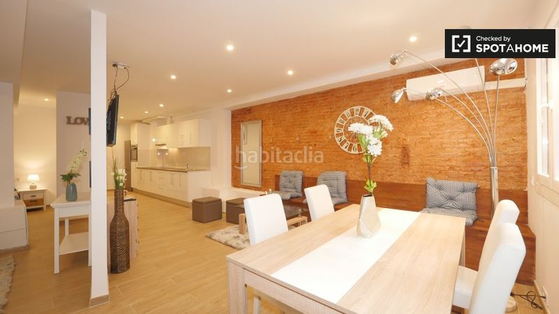 Foto c1dd1d5a-e0b8-4c0a-8d72-1ede9d4fe522. Lloguer pis amb calefacció a Raval Barcelona