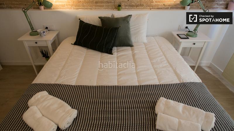 Foto 56442f3e-a475-44d8-8ecb-a1fdef12d5d5. Miete etagenwohnung mit heizung in Raval Barcelona