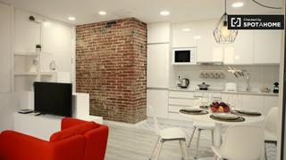 Lloguer Pis a El Poble Sec - Parc de Montjuïc. Elegante apartamento de 1 dormitorio en alquiler en poblesec, ba