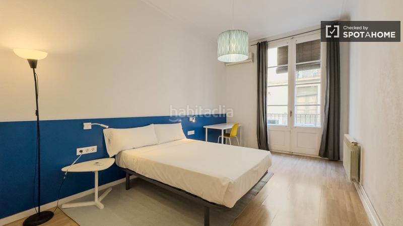 Foto 4a2bbc40-9bdc-4257-87f1-b40b11af0b70. Alquiler piso  en alquiler en piso de 3 habitaciones en barri Gòtic en Barcelona