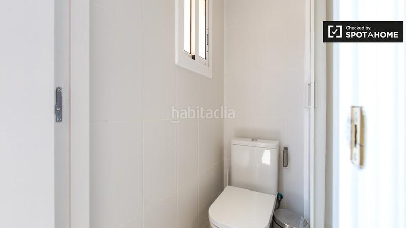 Foto 1aef0d8e-1e95-47a9-999d-e54cf67c65d8. Alquiler piso  de 4 habitaciones en alquiler en sant pere, en Barcelona